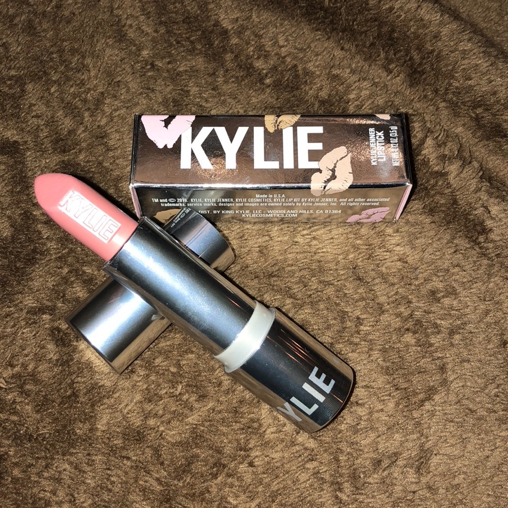 KYLIE “INFATUATION” lipstick butter